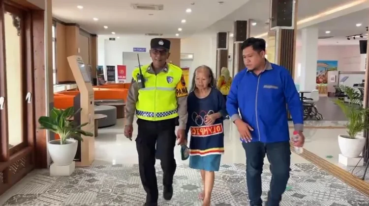 Lansia Asal Boyolali Tersesat di Solo, Polresta Surakarta Bantu Cari Keluarga