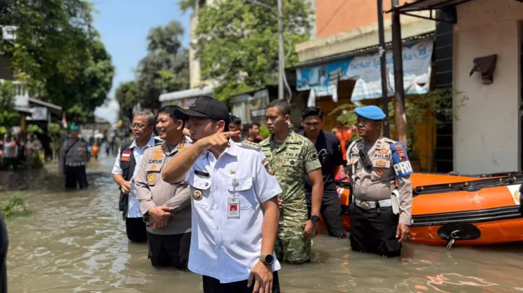 Dandim 0735/Surakarta Bersama Forkopimda Tinjau Kondisi Banjir di Joyotakan