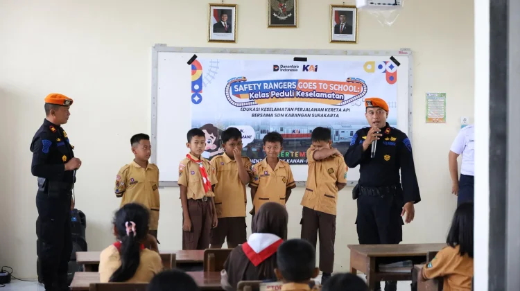 KAI Gelar Edukasi Keselamatan “Safety Rangers Goes to School” di SDN Kabangan Solo