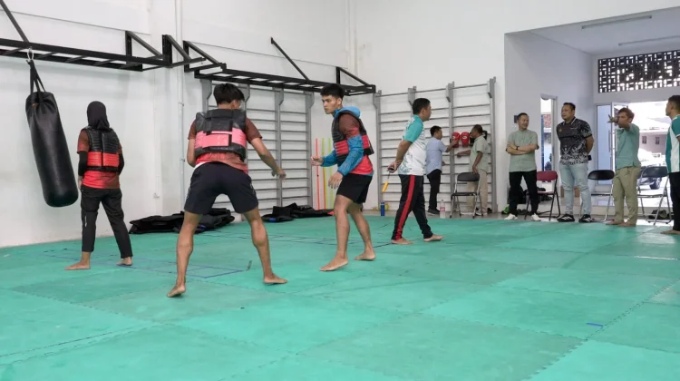 Suntik Semangat Pesilat, Her Suprabu: Medali Lebih Berharga dari Segalanya