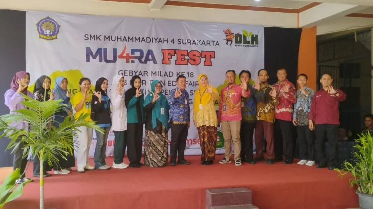 25 SMP di Solo Sulap Sampah Plastik Jadi Barang Seni