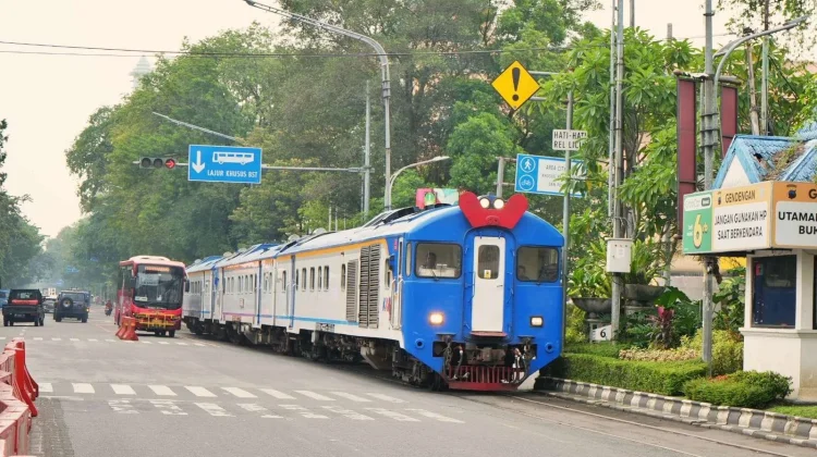KA Batara Kresna Tertemper Pemotor di Rel Bengkong Purwosari, Dua Orang Luka