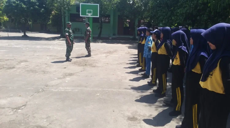 Tanamkan Disiplin Sejak Dini, Babinsa Kebonarum Gembleng Siswa SMPN 7 Klaten