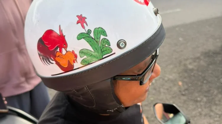 Helm Nyeleneh Tapi Tetap Aman