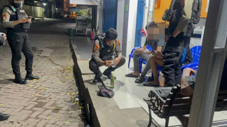 Ganggu Kenyamanan Warga, Dua Pemuda Pesta Miras di Serengan Diciduk