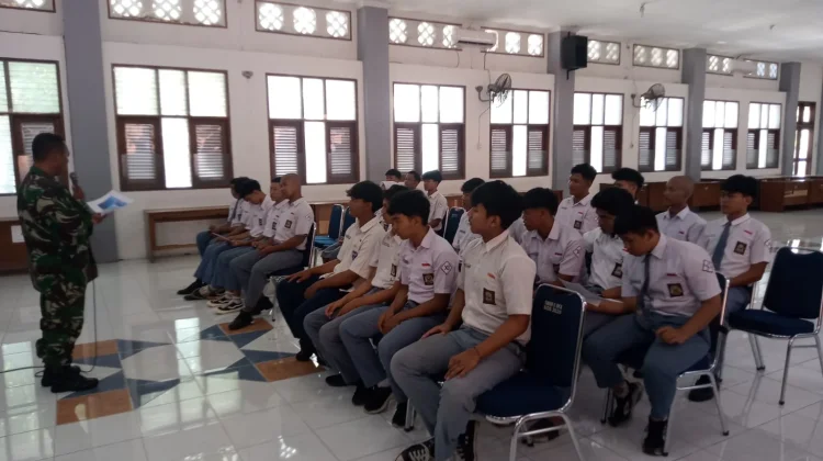 Babinsa Nusukan Solo, Sosialisasikan Penerimaan Bintara dan Tamtama TNI-AD