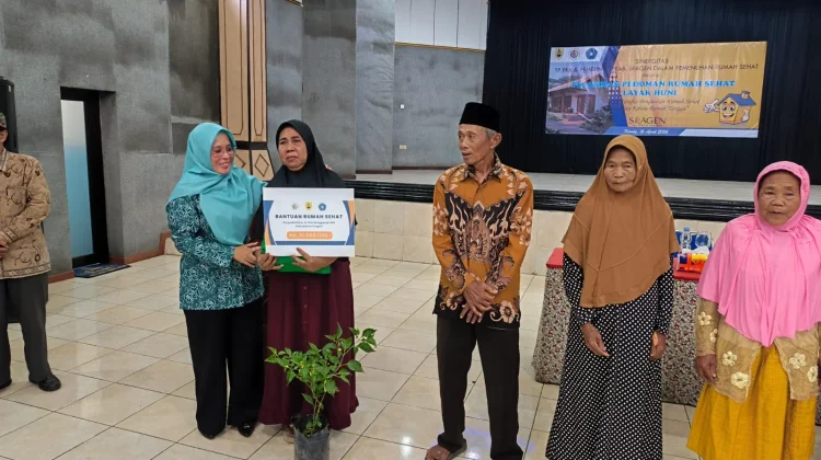 Puluhan Warga Miskin Terima Bantuan RTLH 10 Juta dari Pemkab Sragen
