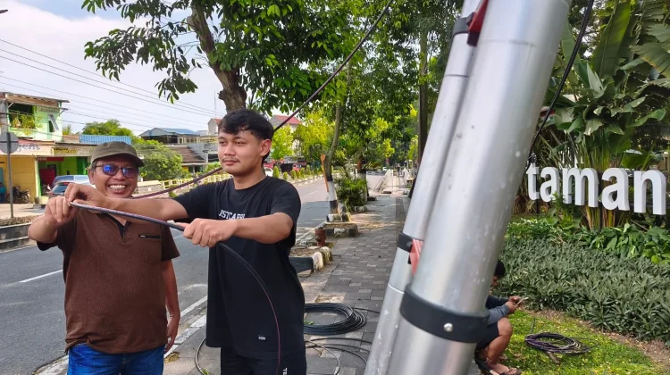 Pasutri Jatuh Gegara Fiber Optik Menjuntai, Provider Buka Suara