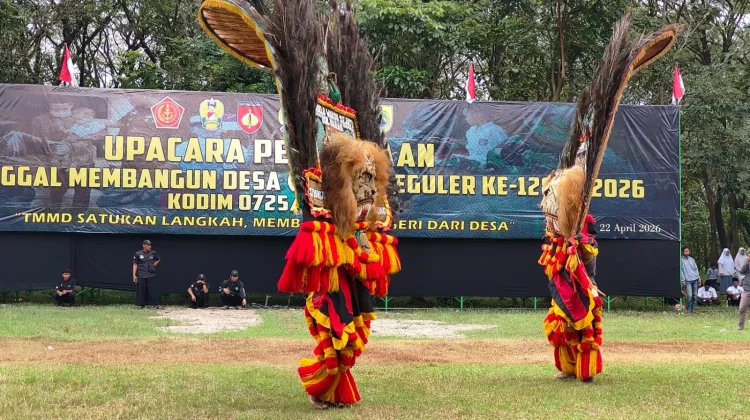 Reog "Simbar Wungu Budoyo" Semarakkan Pembukaan TMMD Reguler ke-128 di Sragen