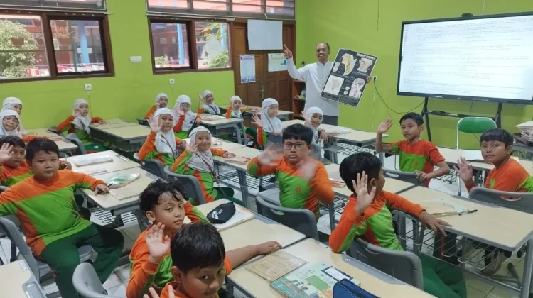 Belajar PAI Makin Interaktif dengan Layar Sentuh IFP