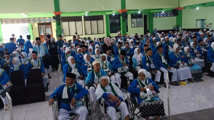 Ratusan Jemaah Brebes Tiba di Asrama Haji Donohudan