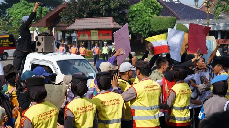 Kolaborasi TNI-Pemda, Polres Sukoharjo Simulasikan Penanganan Kerusuhan