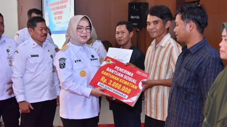 Ribuan Ahli Waris dari 12 Kecamatan di Sukoharjo Terima Santunan Kematian
