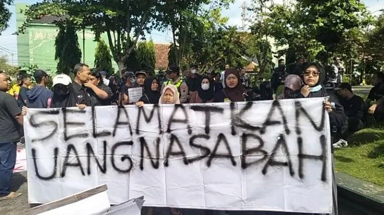 Nasabah BKK Klaten Tagih Rp52 Miliar, Pemkab Klaten Tunggu Provinsi