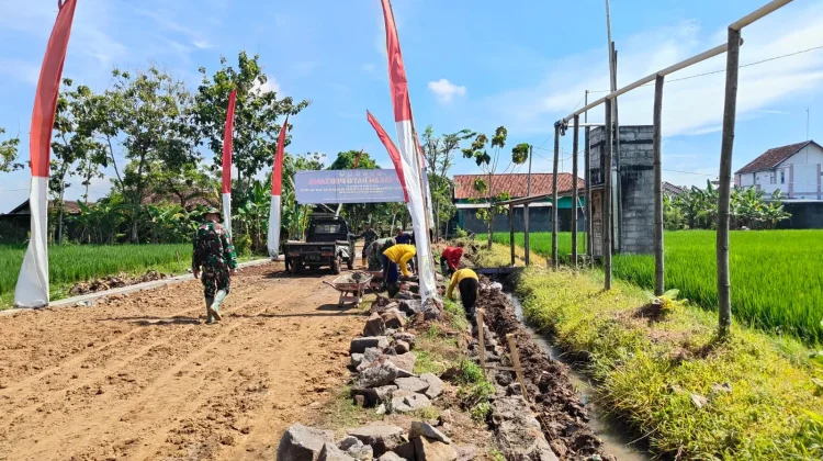 TNI Bangun Talud 150 Meter di Sragen, Cegah Erosi dan Lindungi Jalan
