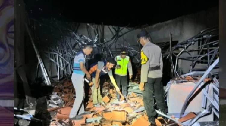 Atap SMA Unggulan Mondokan Sragen Ambruk, Polres Sragen Lakukan Penyelidikan Inte