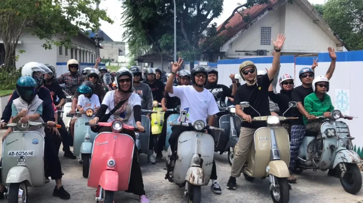 Riding Vespa Tutup The Smallframe Big Culture Fest