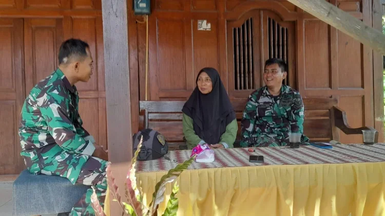 Induk Semang Apresiasi Sikap Humanis Satgas TMMD di Desa Puro