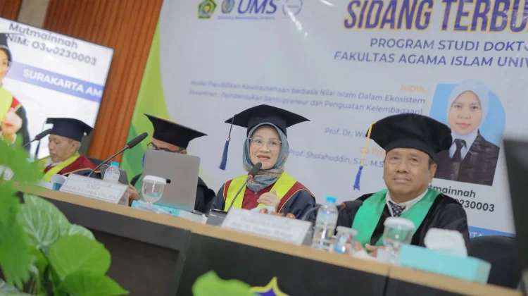 Santripreneurship Jadi Sorotan, Program Doktor PAI UMS Kukuhkan Lulusan Baru