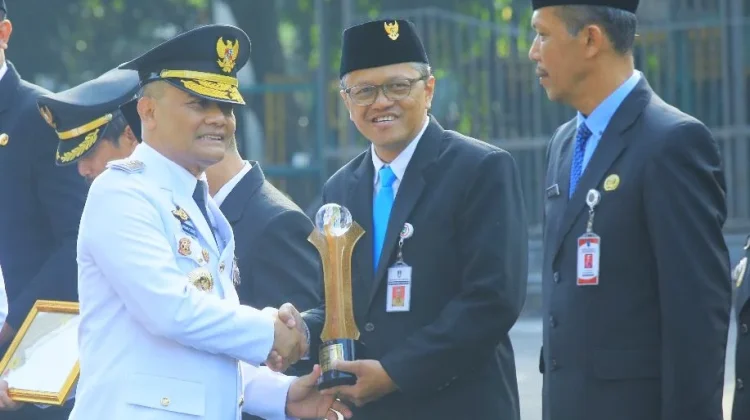 Pemkot Solo Terima Penghargaan LPPD dari Pemprov Jateng