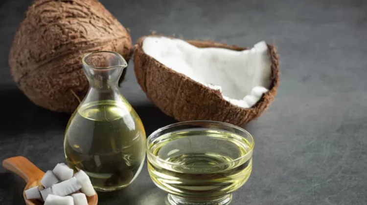 Membuat Minyak Kelapa Sendiri di Rumah