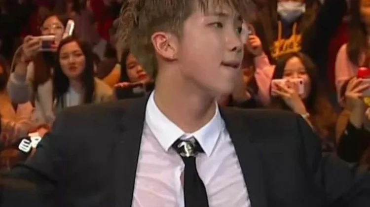 RM BTS Dituding Merokok di Area Terlarang di Shibuya Jepang