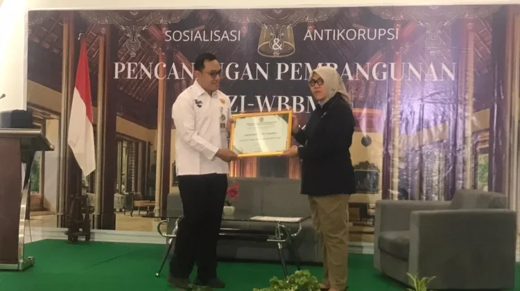 KPKNL Surakarta Beri Penghargaan Mitra Pengelola Aset Terbaik