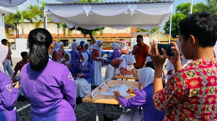 Pelajar Wonogiri Antusias Simulasi Nyata Proses Pemilu