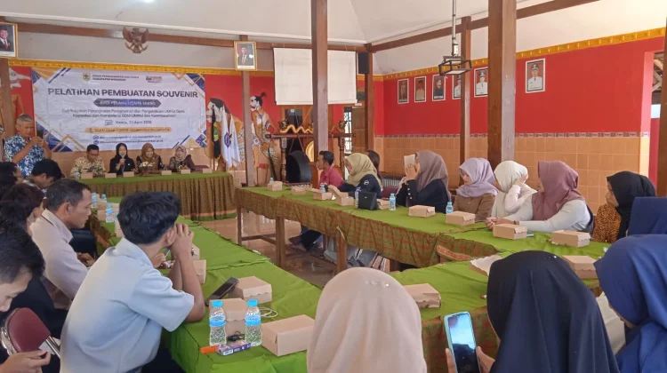 Pelatihan Souvenir Dorong UMKM Kreatif Desa Wisata