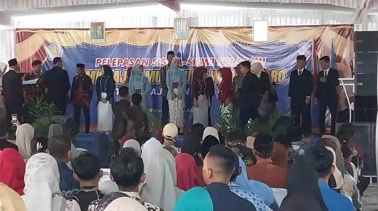 Pelepasan Siswa SMK Diwarnai Imbauan Tertib Kelulusan