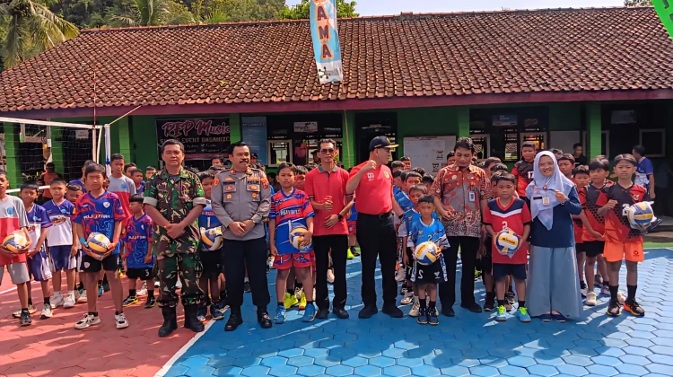 Pengamanan Humanis Warnai Turnamen Voli SD Wonogiri