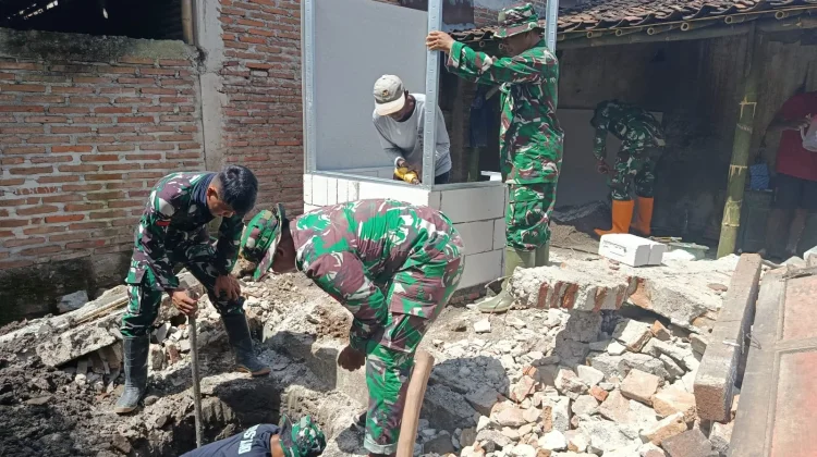 Senyum Sumringah Mbah Sukarni, Akhir Penantian Panjang Memiliki Jamban Sendiri