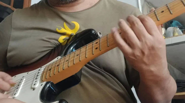Teknik Slide pada Gitar Tambah Ekspresi dan Karakter Permainan Musik