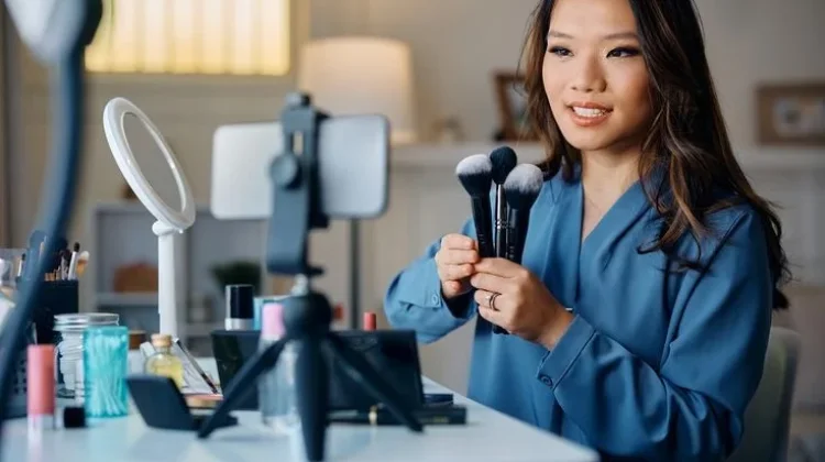 Dari Primer sampai Setting Spray: Tips Makeup Tahan Lama Seharian