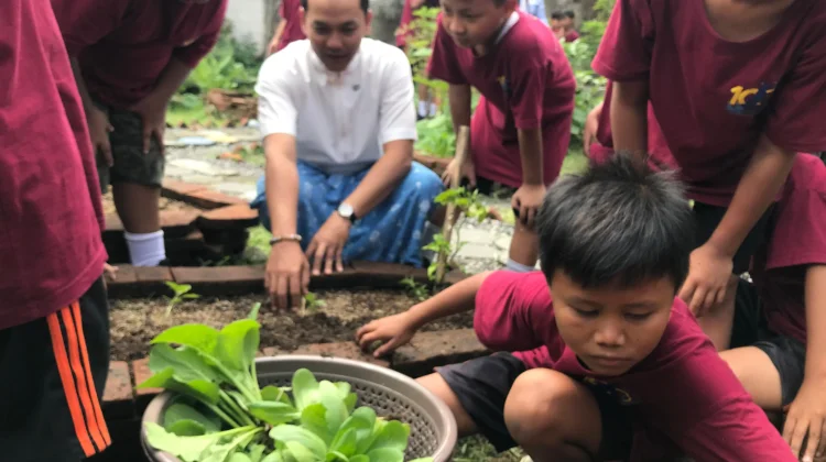 Respati Berencana Replikasikan Program Kebun ke Sekolah Negeri