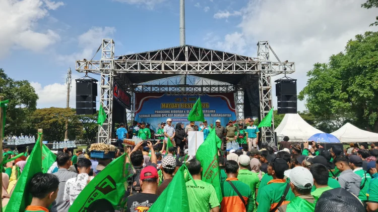 Aksi May Day Karanganyar, Buruh Tuntut Hapus Upah Murah dan Outsourcing