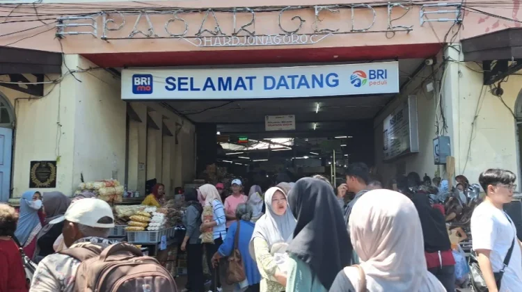 Pasar Gede Solo Diserbu Wisatawan pada Libur May Day