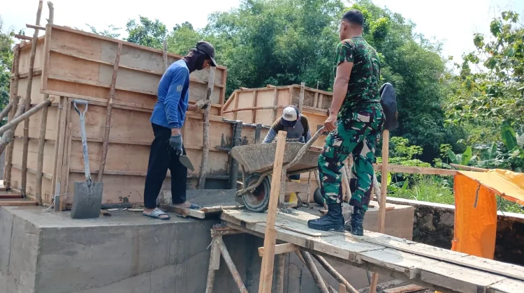 Percepat Jembatan Garuda Trucuk, TNI Gandeng Warga Gelar Karya Bakti