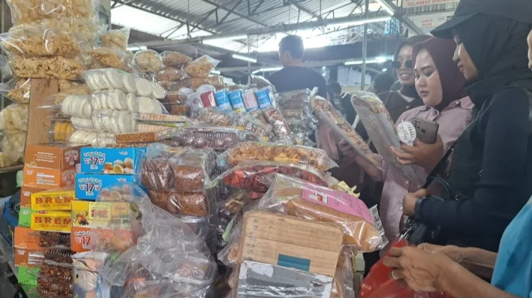 Libur Panjang May Day, Pusat Oleh-oleh Khas Kota Solo Diserbu Pengunjung