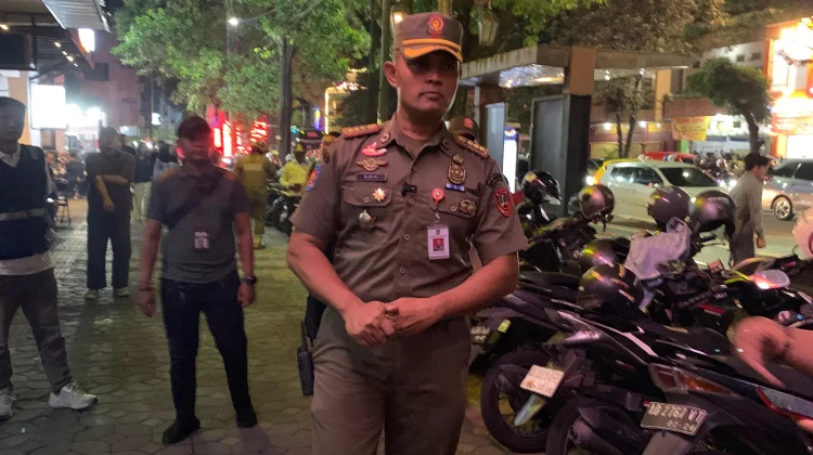 Satpol PP Kota Solo Sidak Citywalk Slamet Riyadi