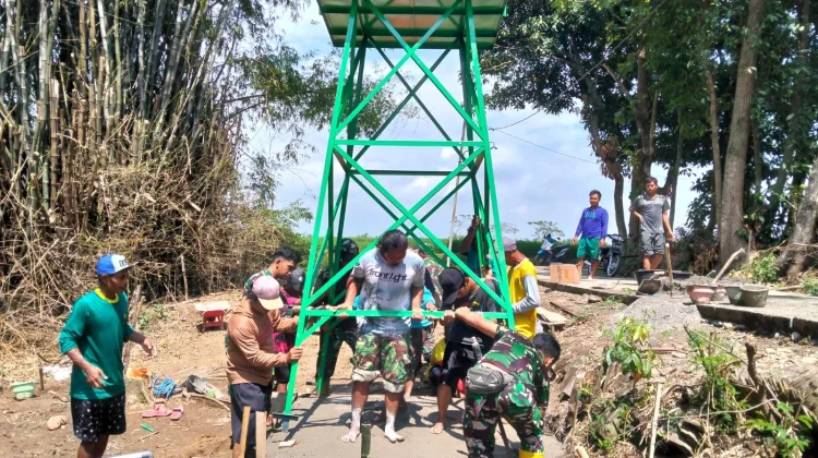 Bahu-Membahu Alirkan Kehidupan, Potret Gotong Royong Satgas dan Warga Bangun Sumur