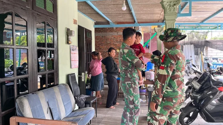 Satgas TMMD Sragen Lepas Rindu dengan Bermain Bersama Anak