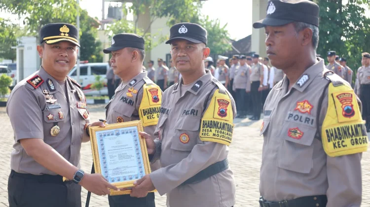 Apel Commander Wish, Kapolres Sukoharjo Beri Reward Bhabinkamtibmas Berprestasi