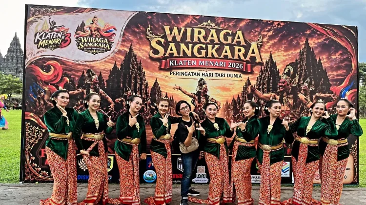 Lestarikan Budaya, Komunitas Tari Sekar Melati Banyu Mili Tampil di Prambanan