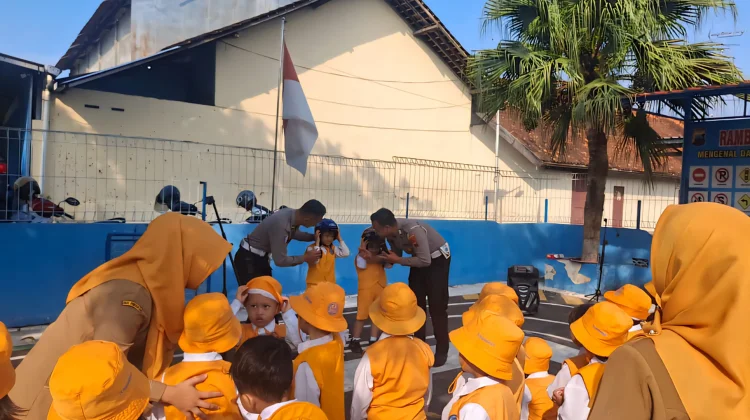 Polisi Tanamkan Disiplin Lalu Lintas sejak Dini
