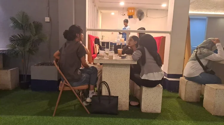 Fenomena Nongkrong Generasi Z di Coffee Shop Modern