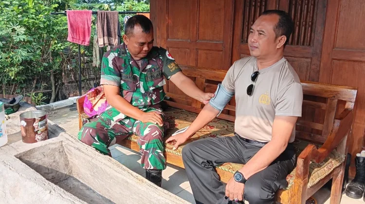 Jaga Stamina Personel dan Warga, Tim Kesehatan TMMD Kodim Sragen Siaga di Lokasi