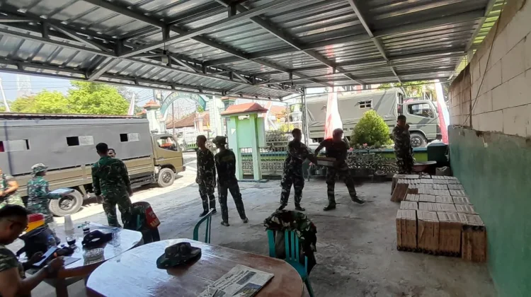 Warga Sragen Terima Bantuan 460 Dus Keramik dari Pangdam Diponegoro