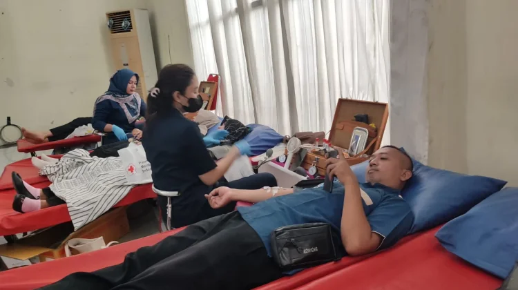 Teduhnya May Day di Sragen, Buruh dan Pengusaha Bertukar Senyum lewat Aksi Sosial