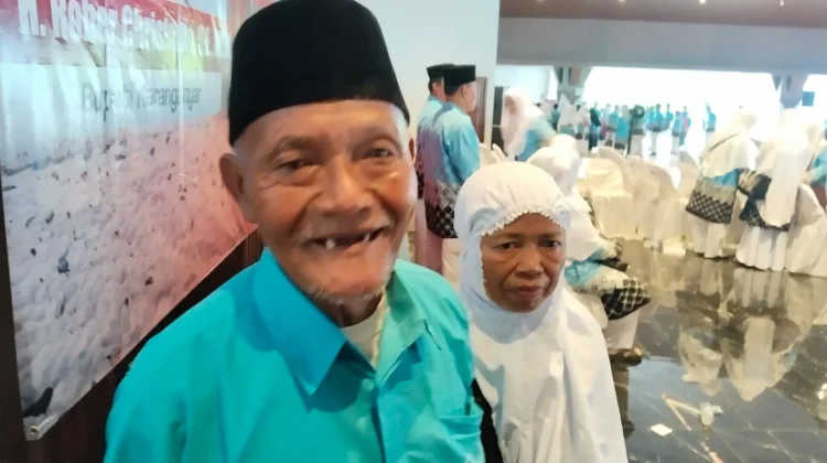 Menabung dari Hasil Tani, Mbah Harsono Siap Genapi Rukun Islam di Usia Senja